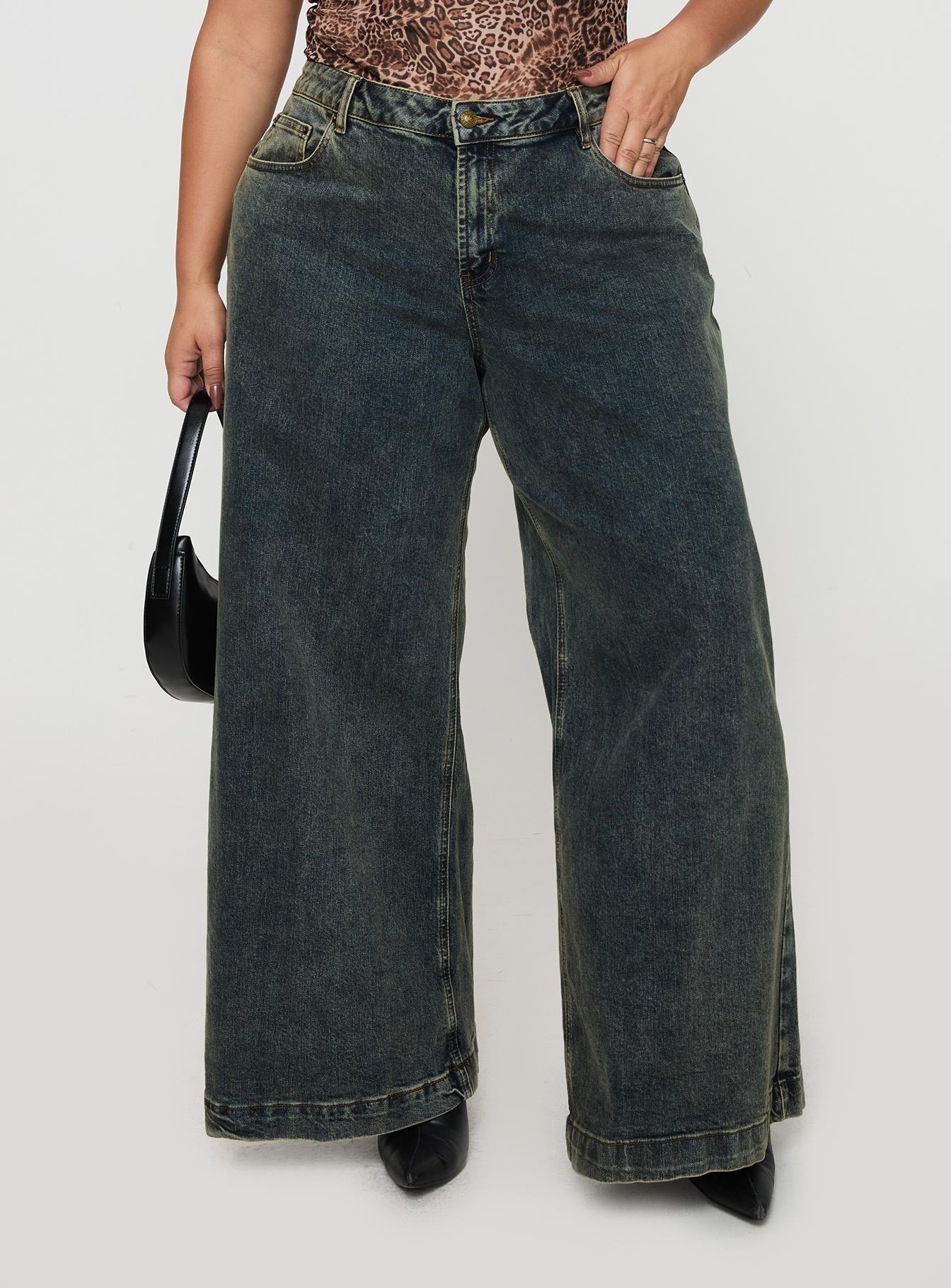 Ziggie Low Rise Ultra Baggy Jeans Antique Wash Cur...